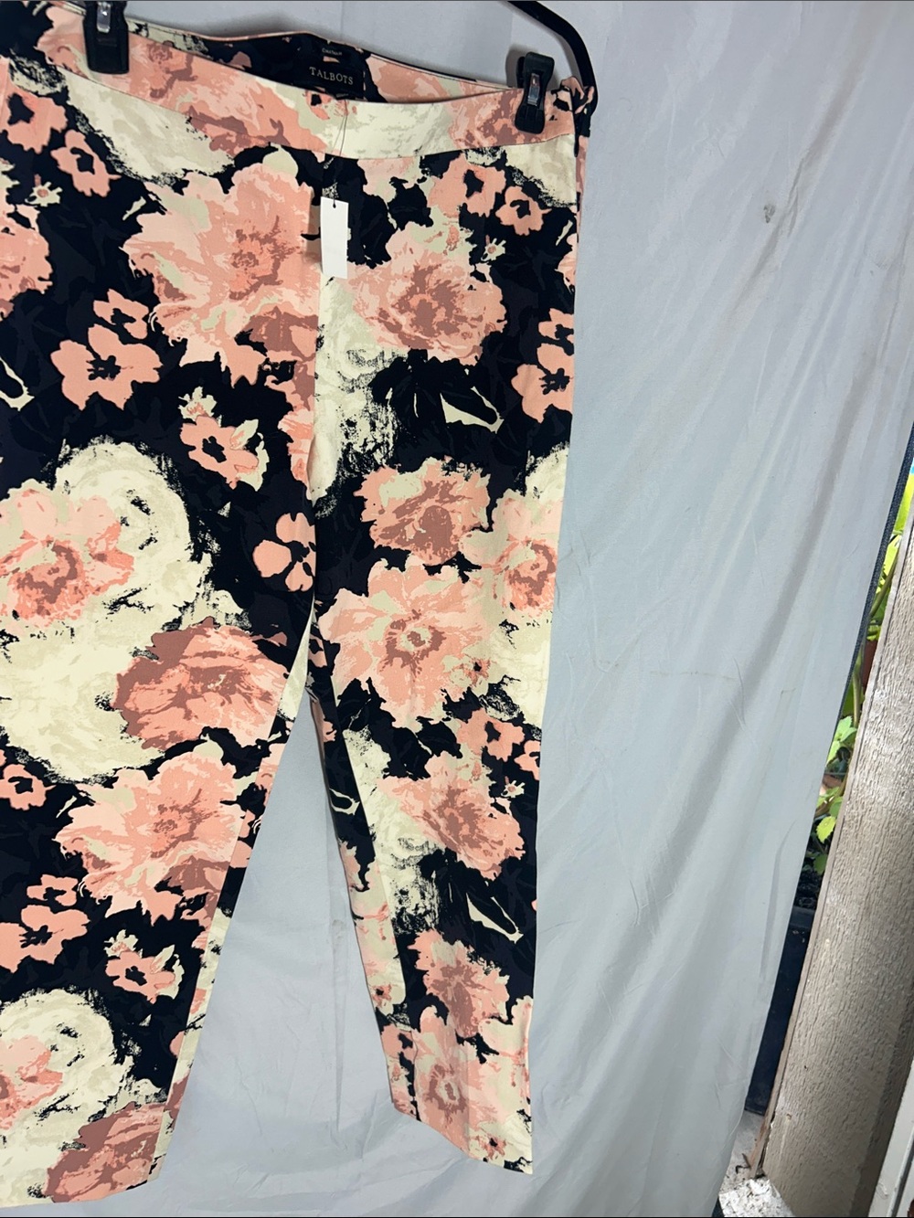 Talbots black rand Pink Floral Pull-On Leggings